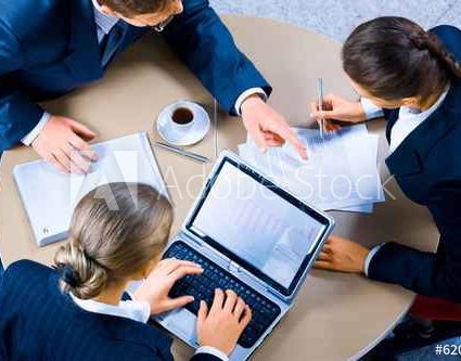 500_F_6202659_Fq4d0zJFQSYs50cnWK0jtCMAmLh93z98 Lawyers working on security and compliance